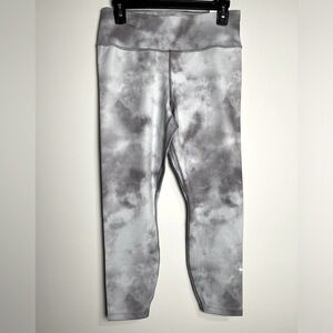 NWT Nike One Tight Fit Midrise Cropped Leggings